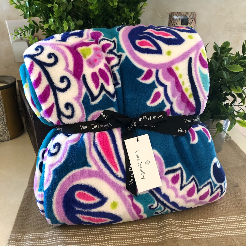 New Vera Bradley Plush Throw